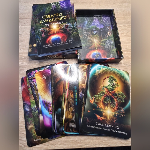 Creatrix Awakened Oracle Deck - Picture 4 of 4